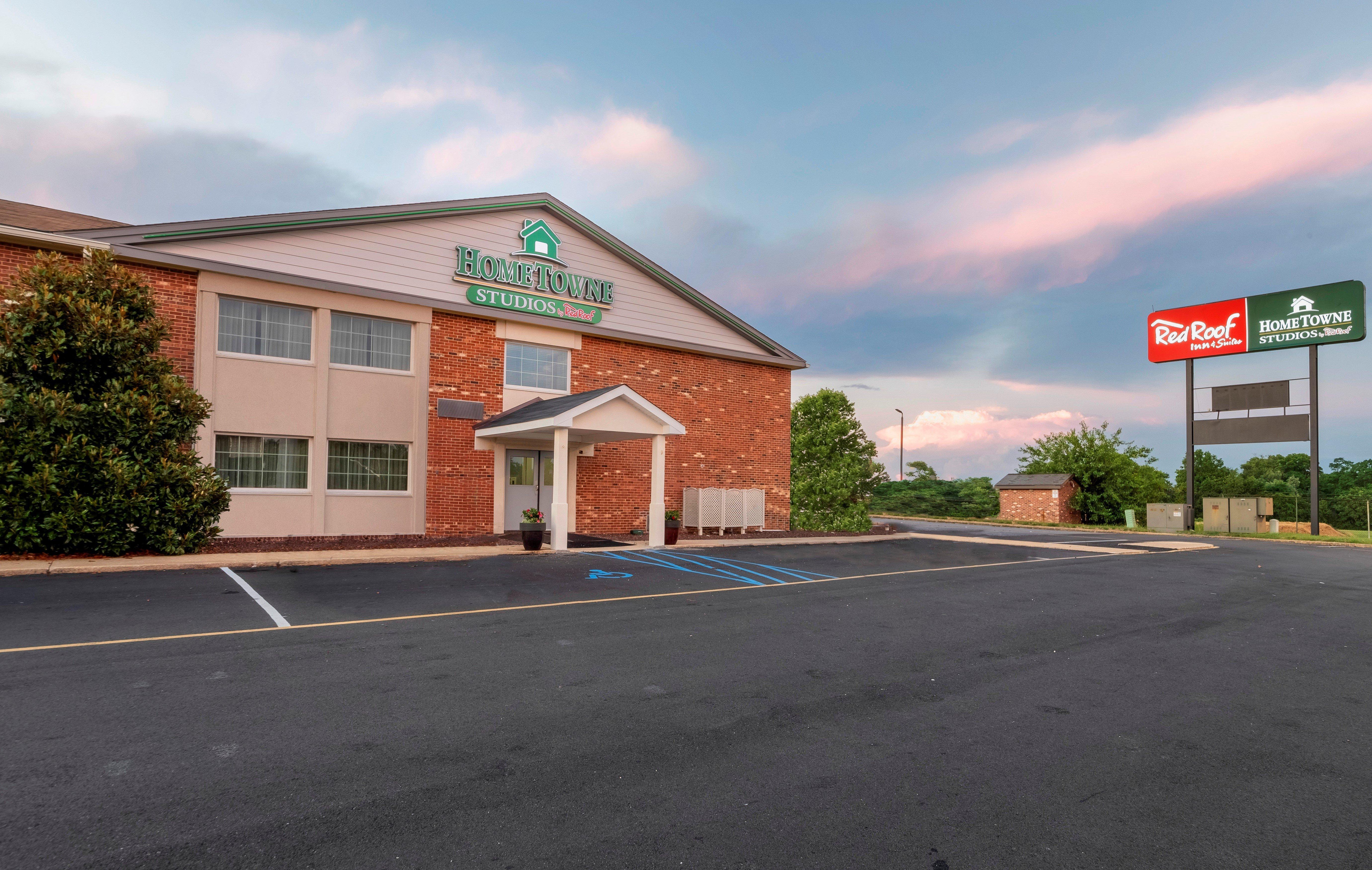 Red Roof Inn & Suites Wilmington - New Castle Exterior photo