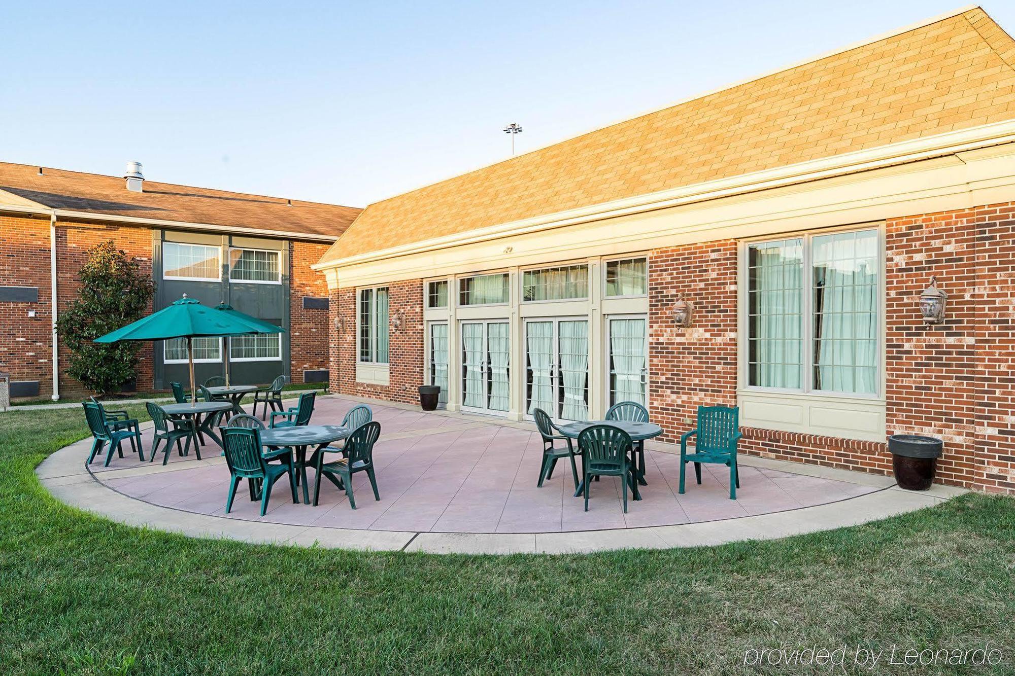 Red Roof Inn & Suites Wilmington - New Castle Exterior photo